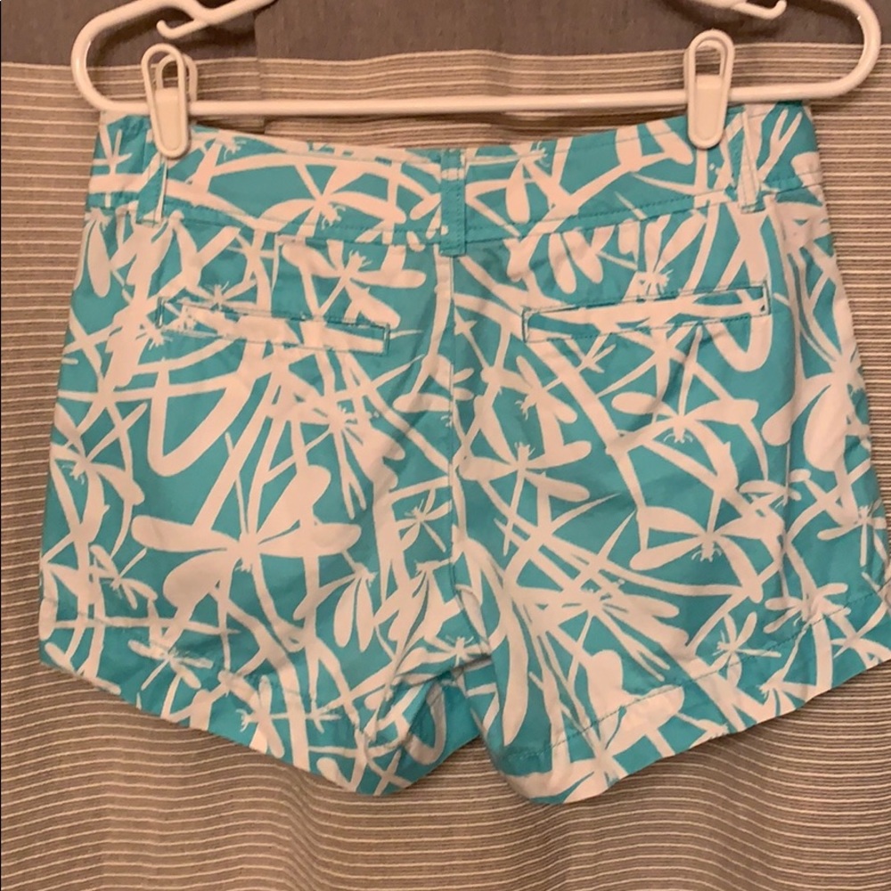 **SALE**Lilly Pulitzer shorts size 2 - Picture 2 of 3